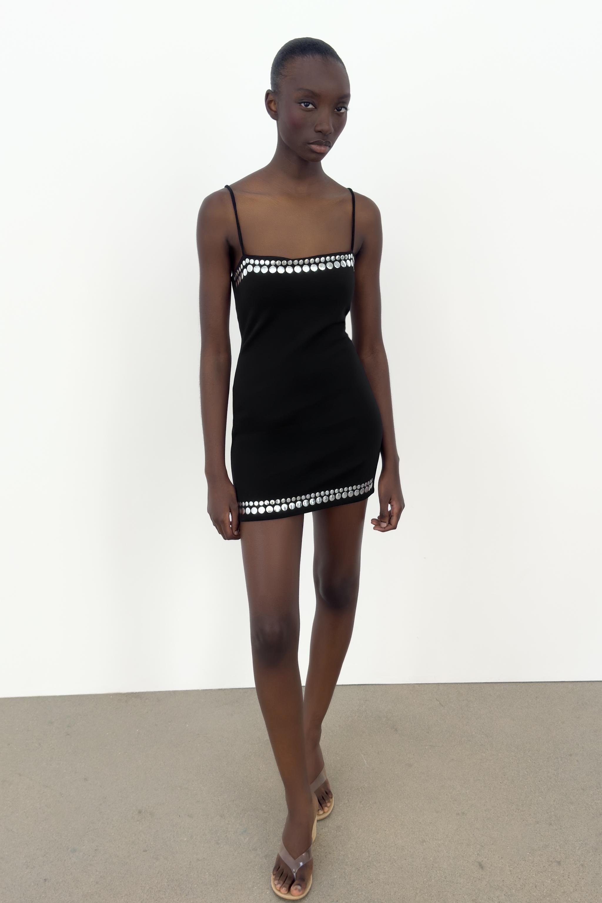 ROBE COURTE À CLOUS